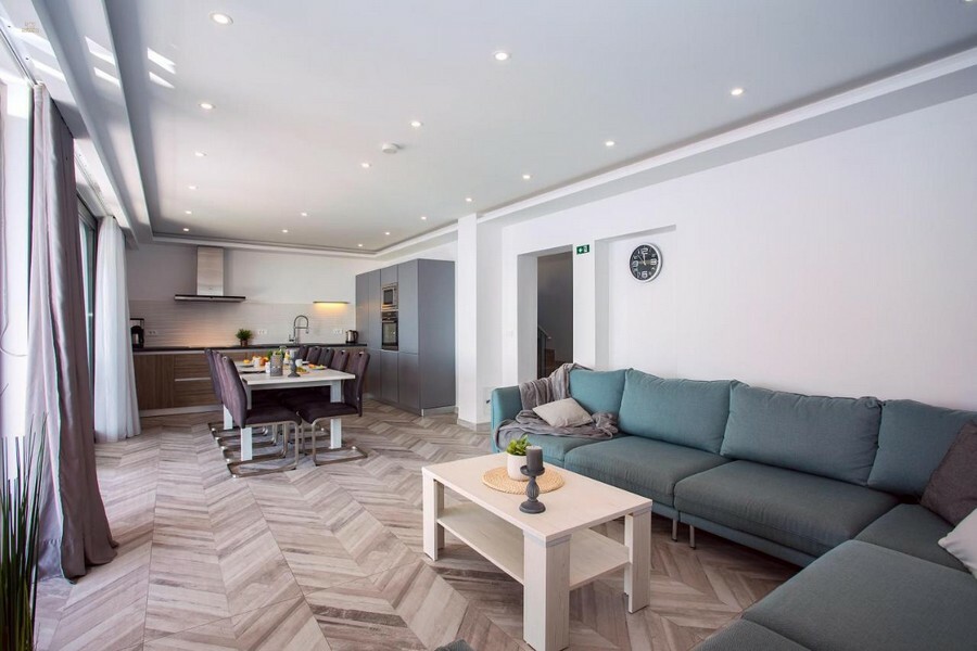 Thumbnail von Moderne Villa mit Infinity-Pool und Panorama-Meerblick, Region Omis