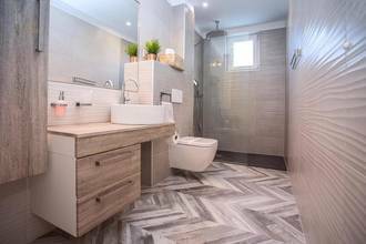 Thumbnail von Moderne Villa mit Infinity-Pool und Panorama-Meerblick, Region Omis