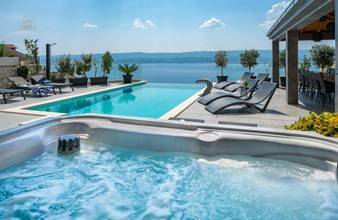 Thumbnail von Moderne Villa mit Infinity-Pool und Panorama-Meerblick, Region Omis