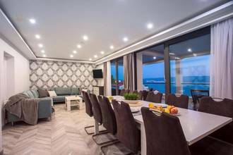 Thumbnail von Moderne Villa mit Infinity-Pool und Panorama-Meerblick, Region Omis