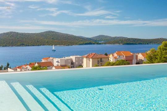 Moderne Villa mit Infinity-Pool und Panorama-Meerblick, Region Sibenik
