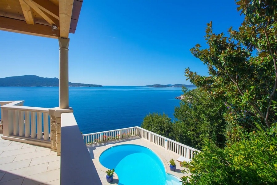 Mediterranean villa directly on the sea, Dubrovnik region