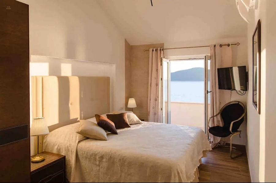 Thumbnail von Mediterrane villa direct aan zee, regio Dubrovnik