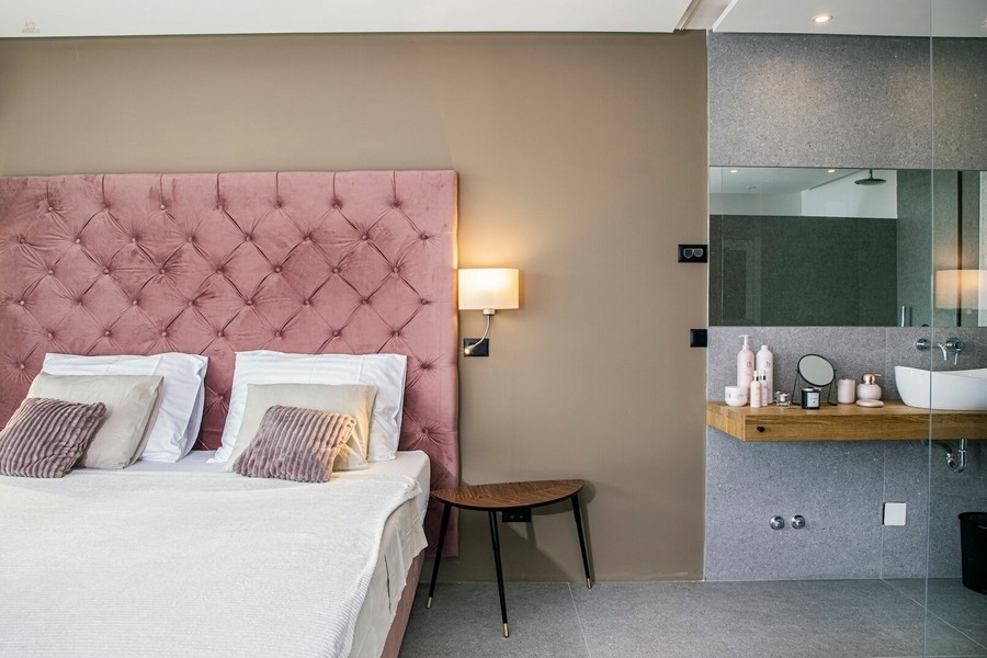 Thumbnail von Moderne Luxusvilla mit Infinity-Pool nahe dem Meer