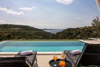 Thumbnail von Mediterrane Villa mit Swimmingpool in traumhafter Lage nahe dem Meer