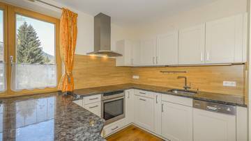 Thumbnail von Hochwertige Dachgeschosswohnung mit schönem Ausblick in Ruhelage