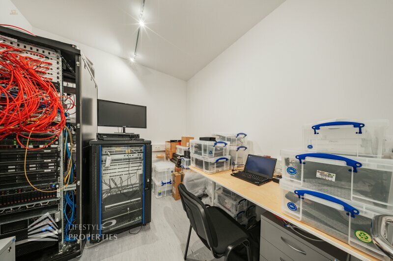 Thumbnail von Attraktives 10-Zimmer Büro/Praxis Nähe Enkplatz