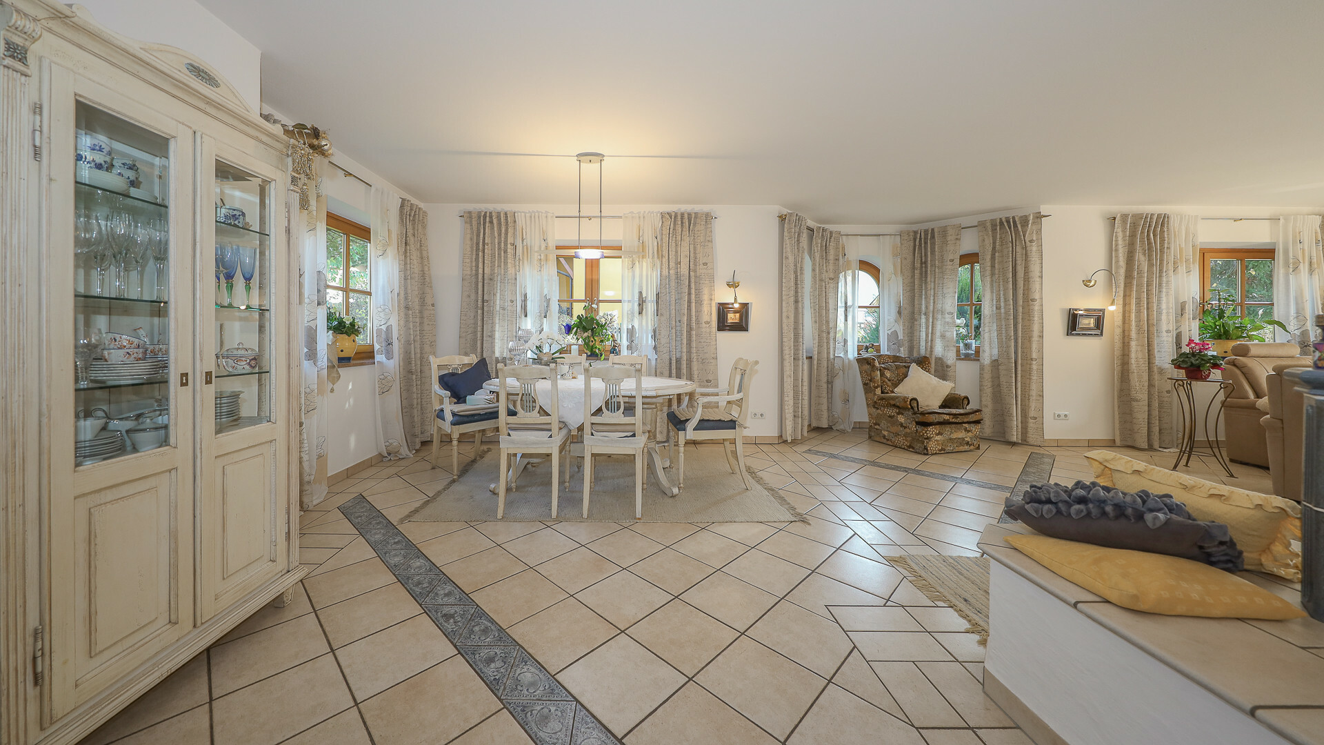 Thumbnail von Gepflegtes Landhaus mit schönem Ausblick in sonniger Ruhelage