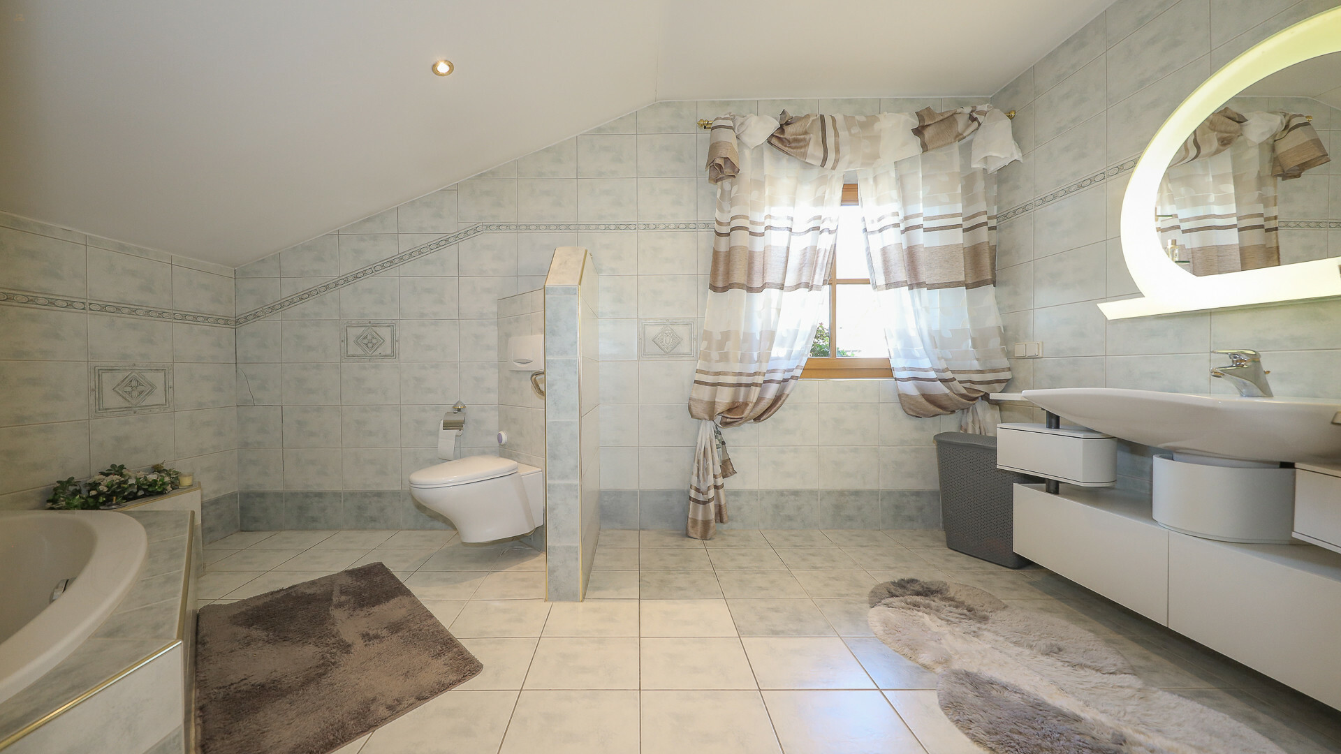 Thumbnail von Gepflegtes Landhaus mit schönem Ausblick in sonniger Ruhelage