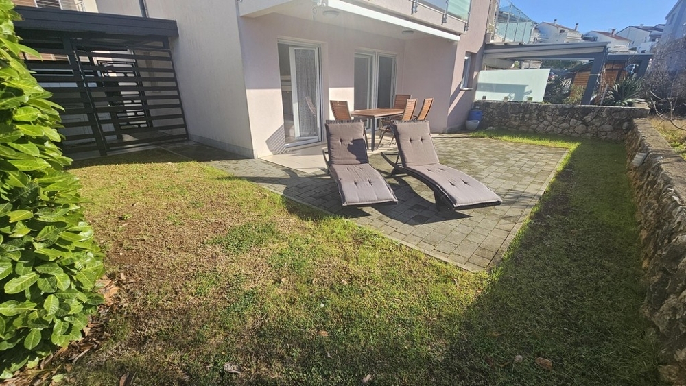Erdgeschosswohnung mit Garten und Blick auf das Meer