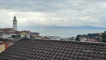 Renovierte Wohnung in zentraler Lage mit schönem Blick auf das Meer