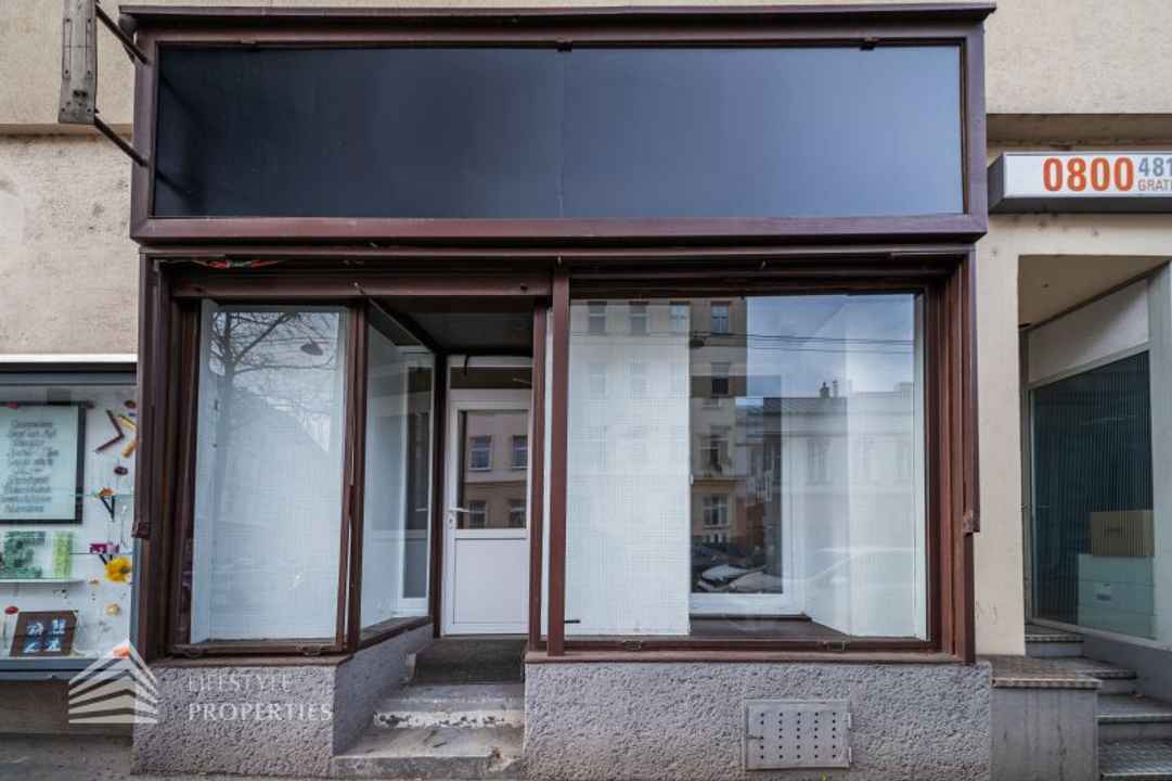 Locale commerciale frequentato, vicino al Lidlpark