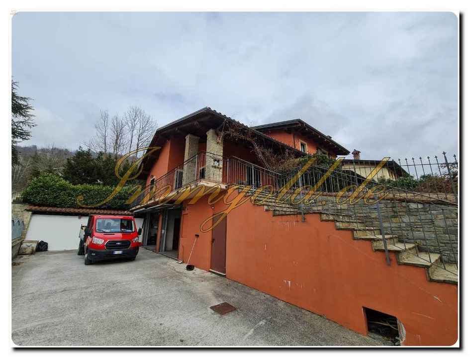 Freistehende Villa mit Garten Moderner Komfort und viel Platz