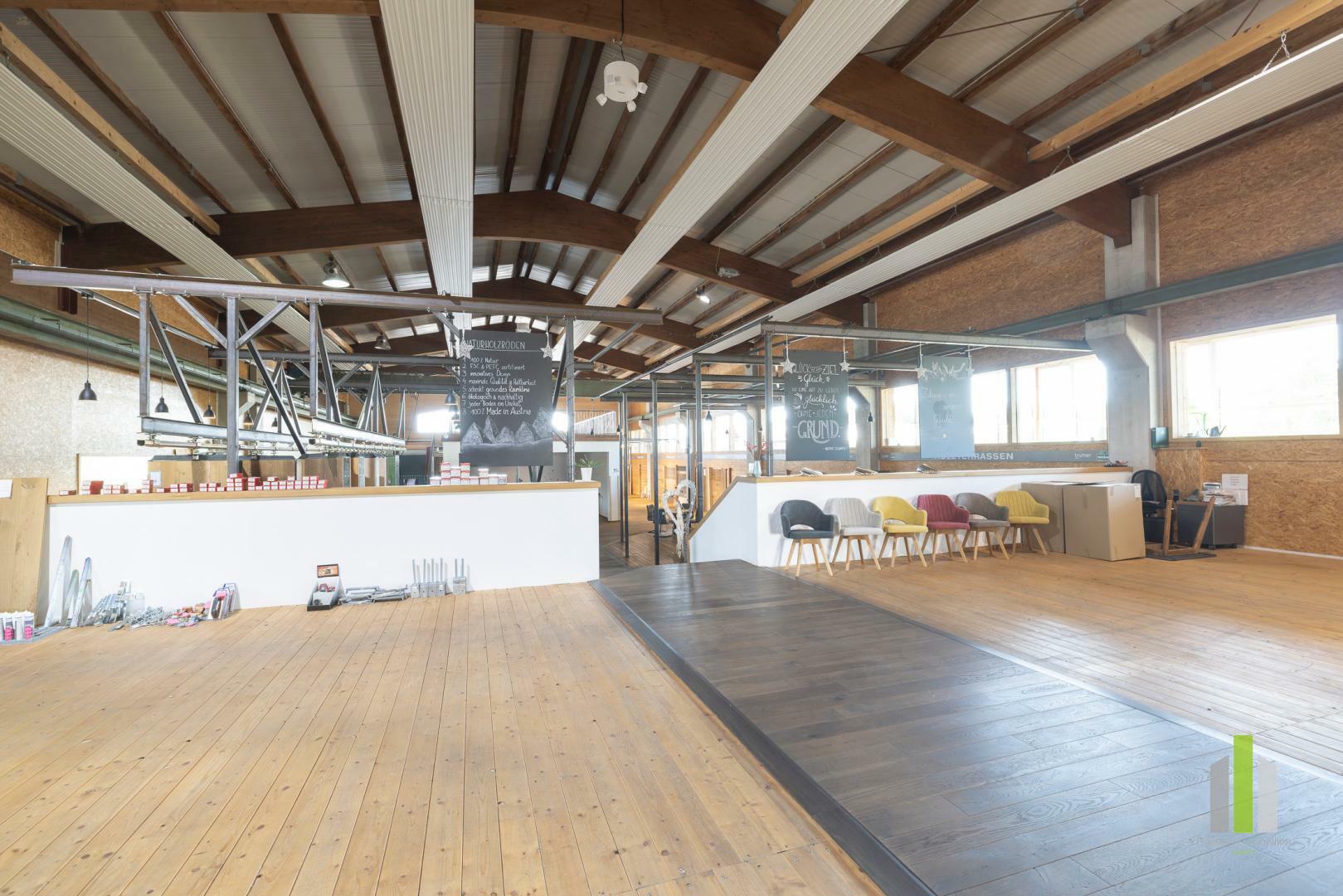 Thumbnail von Vielseitige Gewerbeimmobilie: Büro-, Werkstätten-, Lager- & Ausstellungshalle in OÖ!!