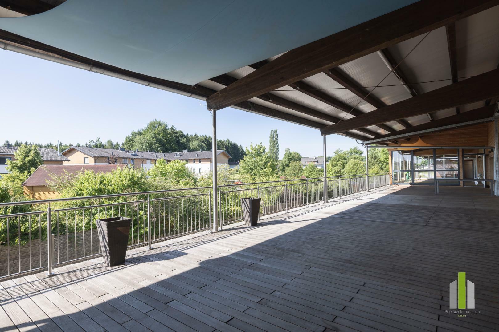 Thumbnail von Vielseitige Gewerbeimmobilie: Büro-, Werkstätten-, Lager- & Ausstellungshalle in OÖ!!