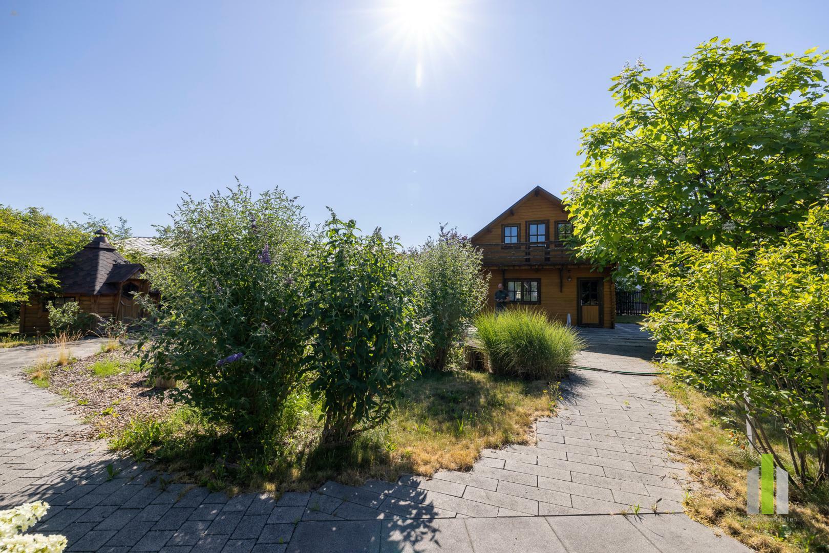 Thumbnail von Vielseitige Gewerbeimmobilie: Büro-, Werkstätten-, Lager- & Ausstellungshalle in OÖ!!