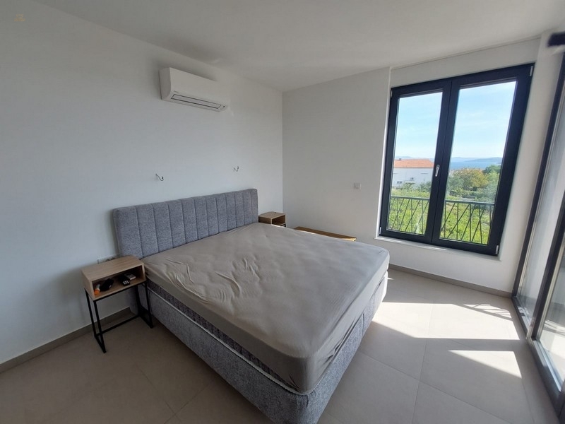 Thumbnail von Moderne Doppelhaushälfte mit Pool und Meerblick