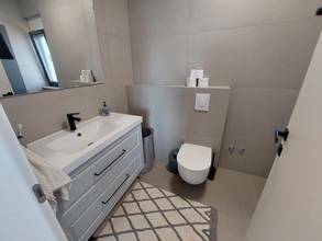 Thumbnail von Moderne Doppelhaushälfte mit Pool und Meerblick