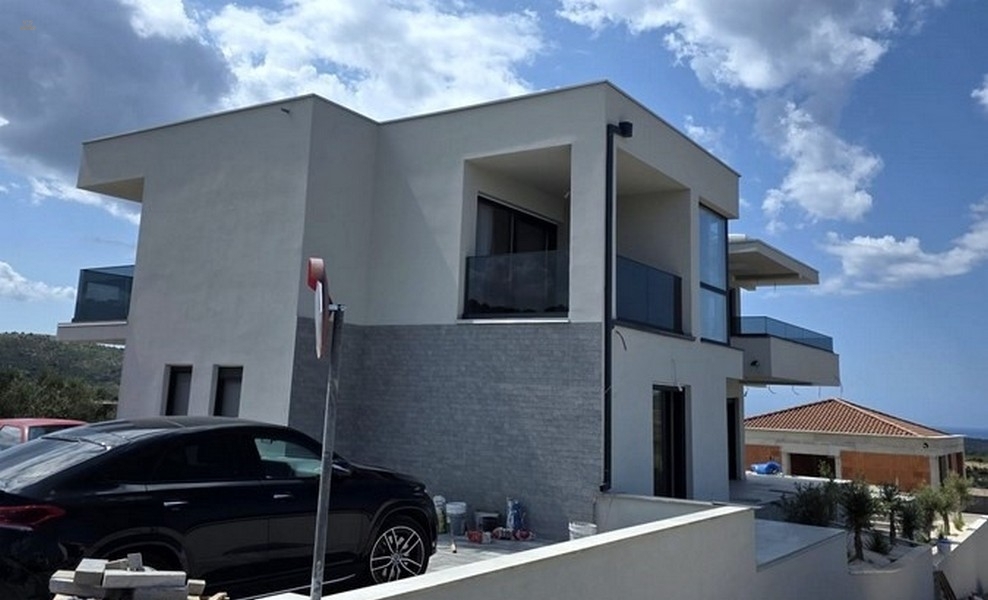 Thumbnail von Moderne Luxusvilla mit Meerblick in ruhiger Lage