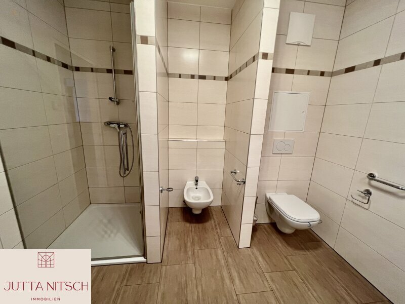 Thumbnail von Barrierefreie Gartenwohnung mit zwei Terrassen und zwei Garagenplätzen - Gießhübl Zentrum