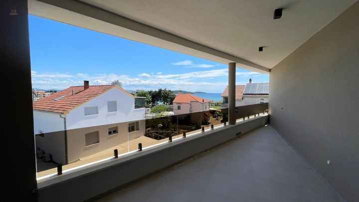 Modernes Neubau-Appartement mit Meerblick