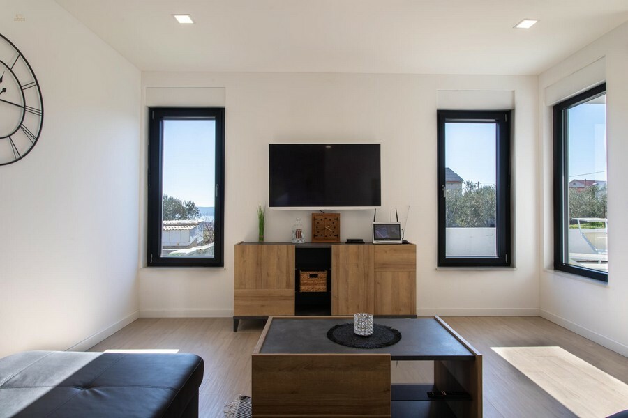 Thumbnail von Moderne Villa mit Pool und Meerblick