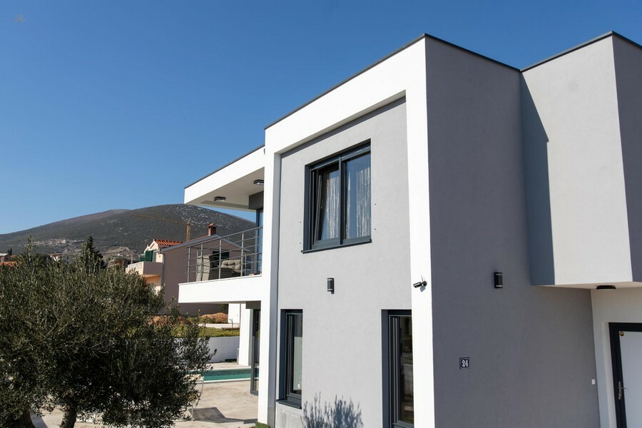 Thumbnail von Moderne Villa mit Pool und Meerblick