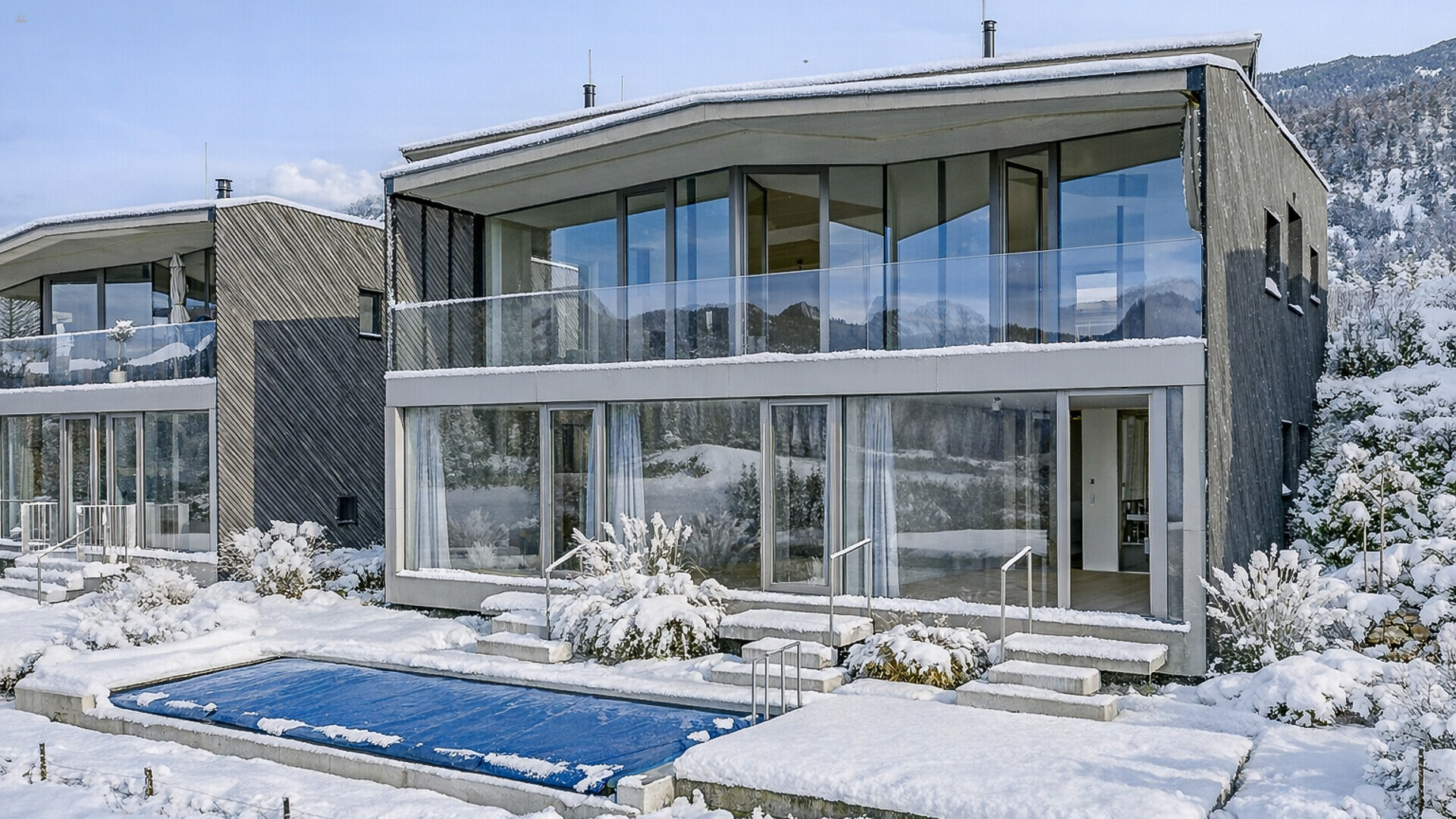 Thumbnail von Architektenvilla mit Pool und unverbaubarer Aussicht