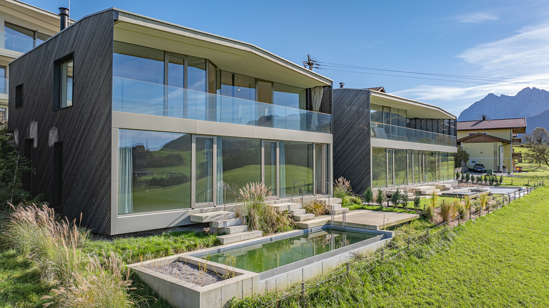 Thumbnail von Architektenvilla mit Pool und unverbaubarer Aussicht