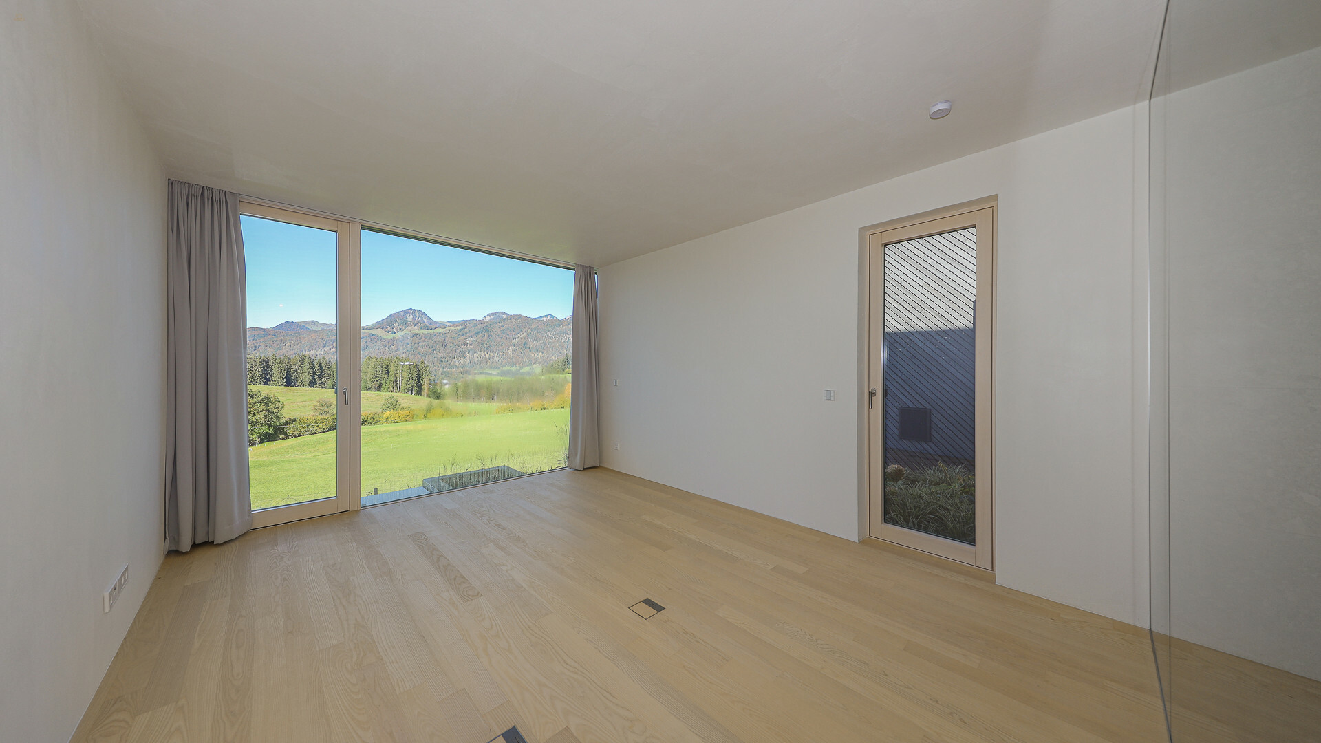 Thumbnail von Architektenvilla mit Pool und unverbaubarer Aussicht