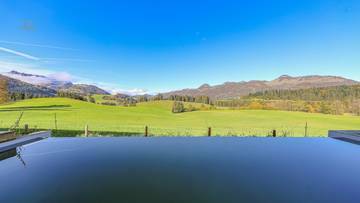 Thumbnail von Architektenvilla mit Pool und unverbaubarer Aussicht