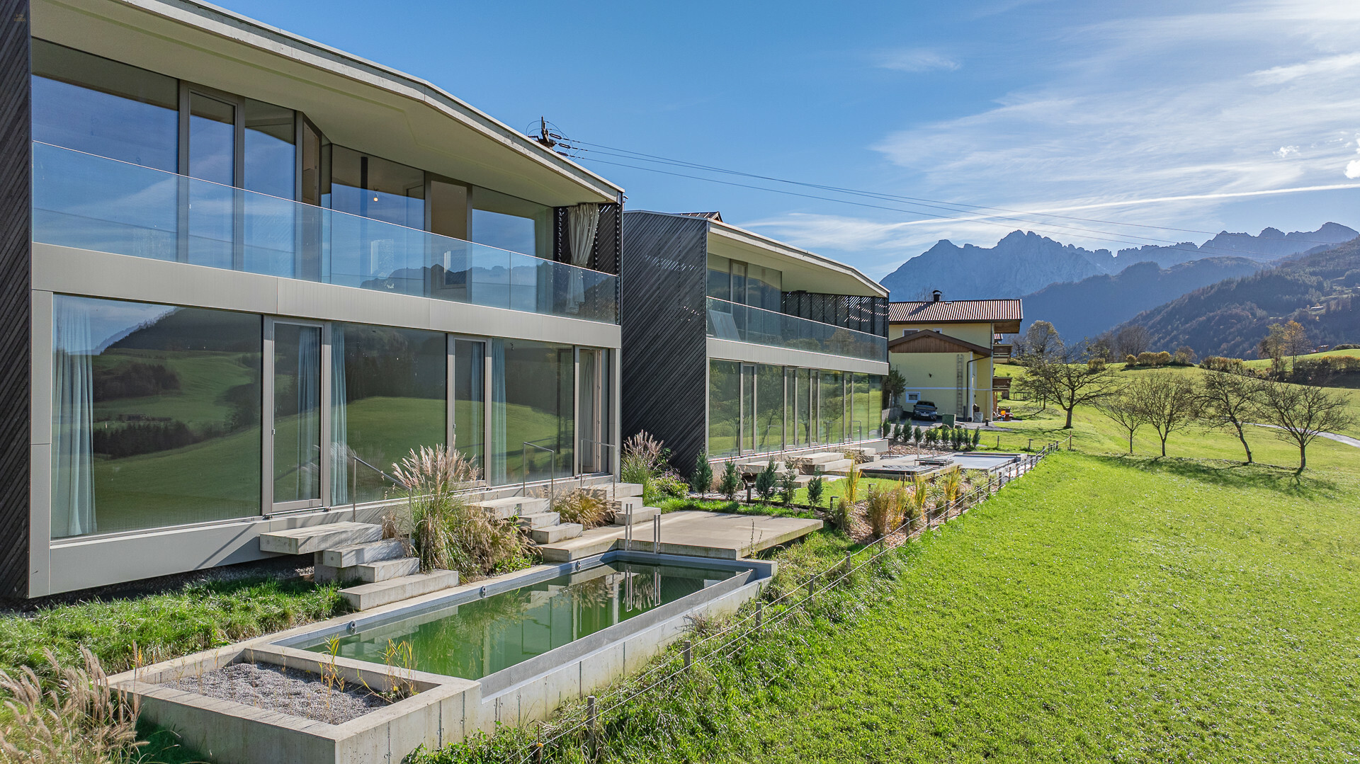 Thumbnail von Architektenvilla mit Pool und unverbaubarer Aussicht