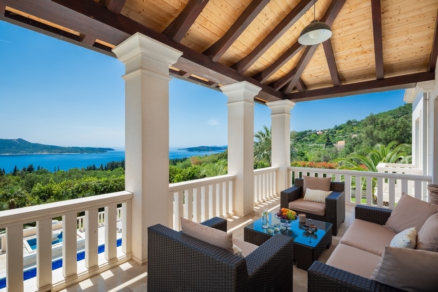 Thumbnail von Stilvolle Luxusvilla mit Panorama-Meerblick