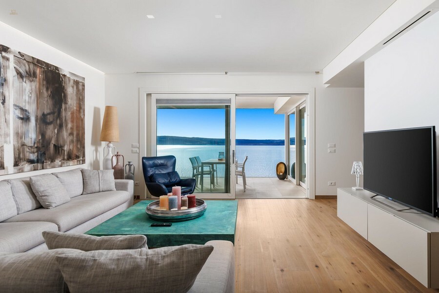 Thumbnail von Moderne Villa am Meer in Panorama-Lage