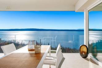 Moderne Villa am Meer in Panorama-Lage