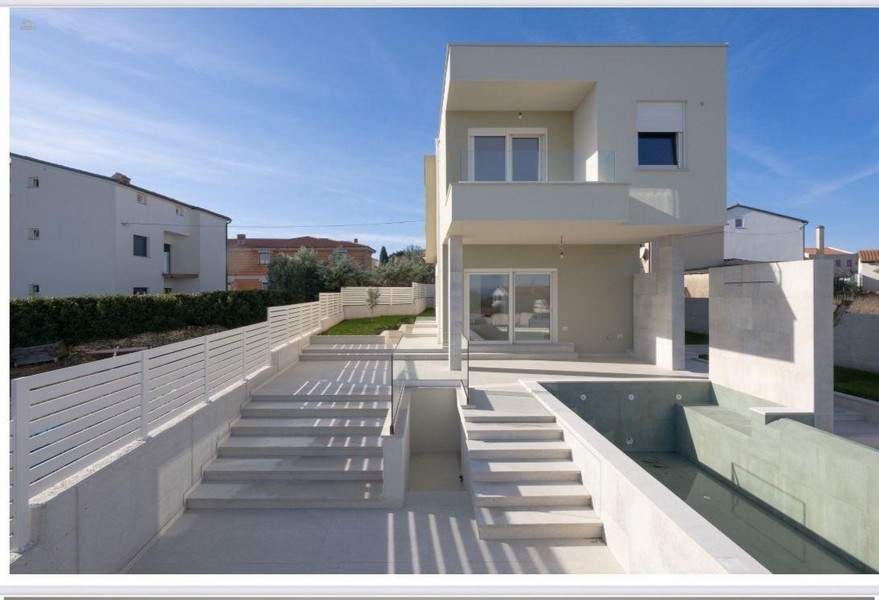 Thumbnail von Neue Villa mit Meerblick