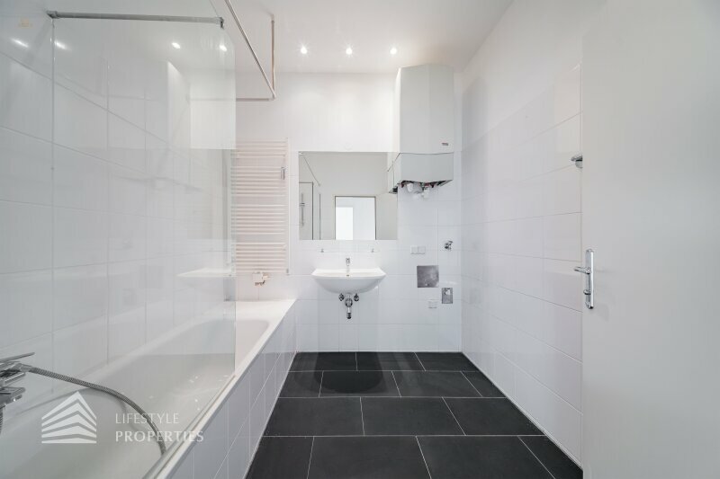 Thumbnail von Ruhiger Innenhofblick trifft Citynähe – stilvolle 2 Zimmer Altbauwohnung im 3. Liftstock