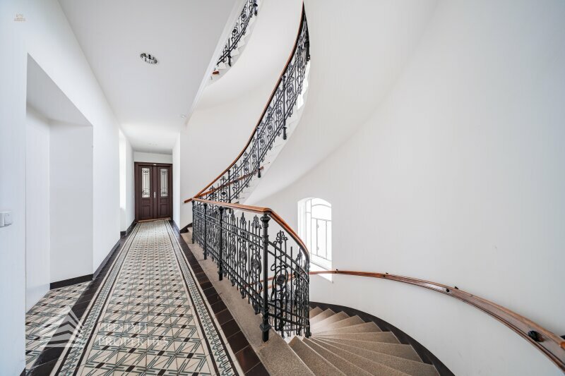 Thumbnail von Ruhiger Innenhofblick trifft Citynähe – stilvolle 2 Zimmer Altbauwohnung im 3. Liftstock