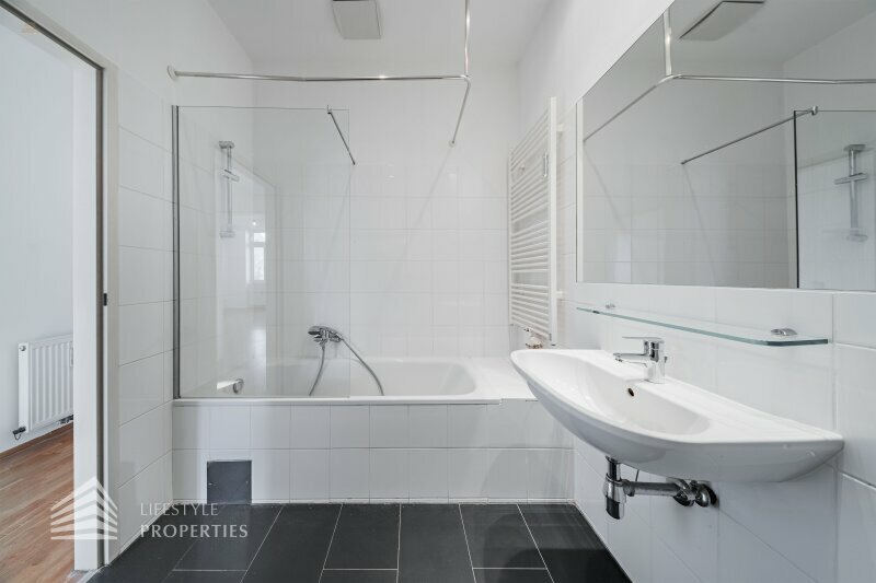 Thumbnail von Ruhiger Innenhofblick trifft Citynähe – stilvolle 2 Zimmer Altbauwohnung im 3. Liftstock