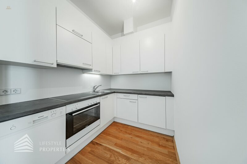 Thumbnail von Ruhiger Innenhofblick trifft Citynähe – stilvolle 2 Zimmer Altbauwohnung im 3. Liftstock