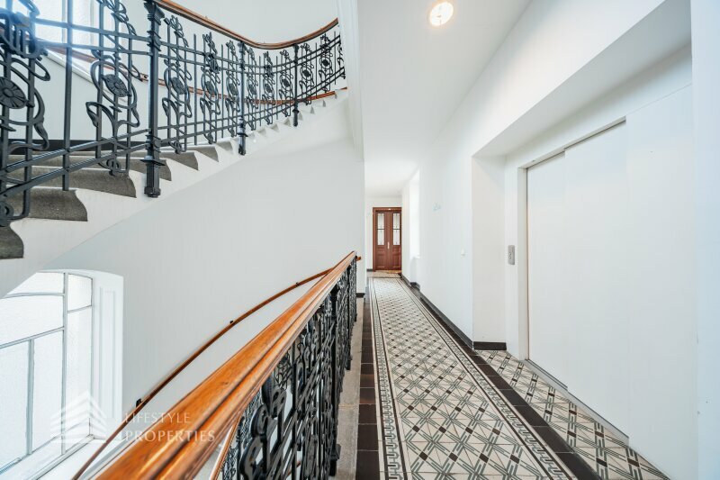 Thumbnail von Ruhiger Innenhofblick trifft Citynähe – stilvolle 2 Zimmer Altbauwohnung im 3. Liftstock