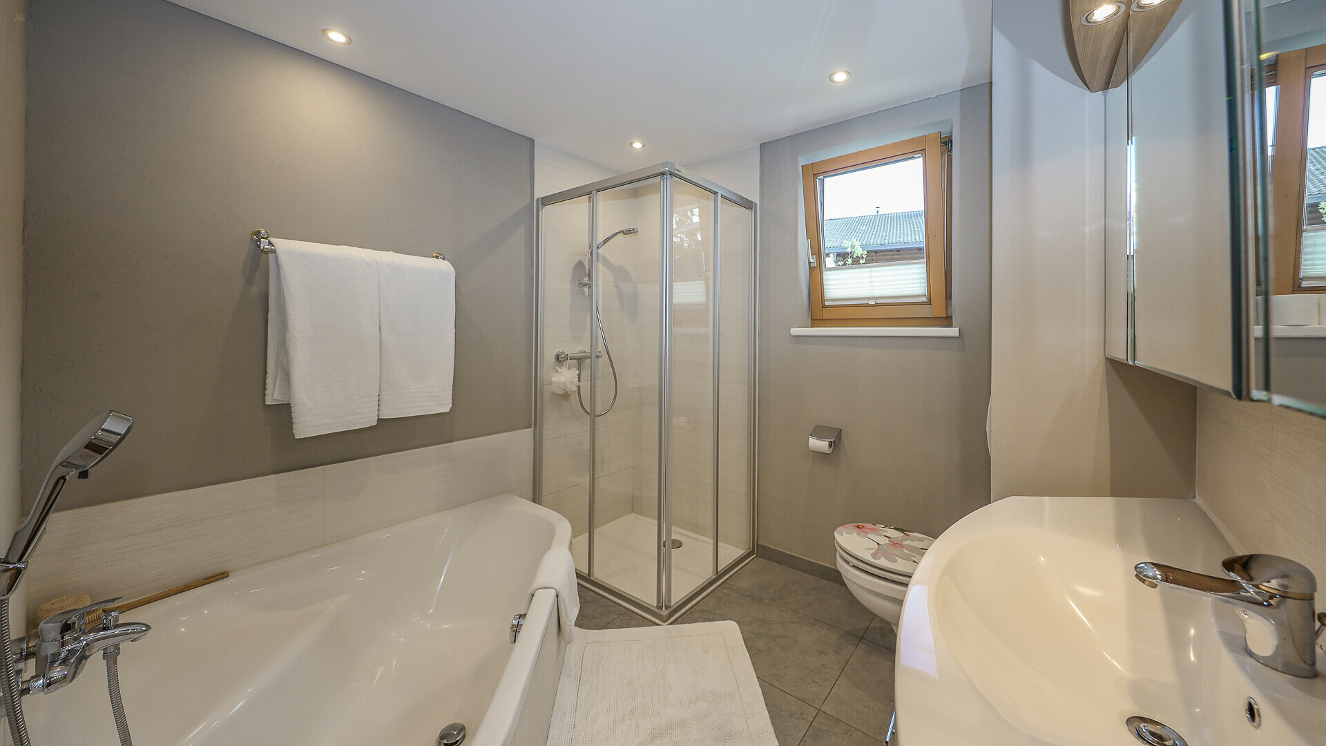 Thumbnail von Großzügige Wohnung in zentrumsnaher Ruhelage