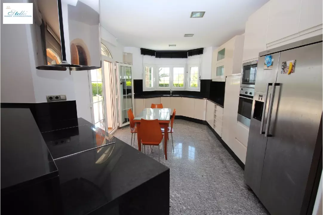 Thumbnail von Erstklassige Villa mit Infinity-Pool, Barbecue, Spielplatz, Doppelgarage, Keller, Garten, Balkon, Terrasse, viele Details, auf der Südseite von Montgó.