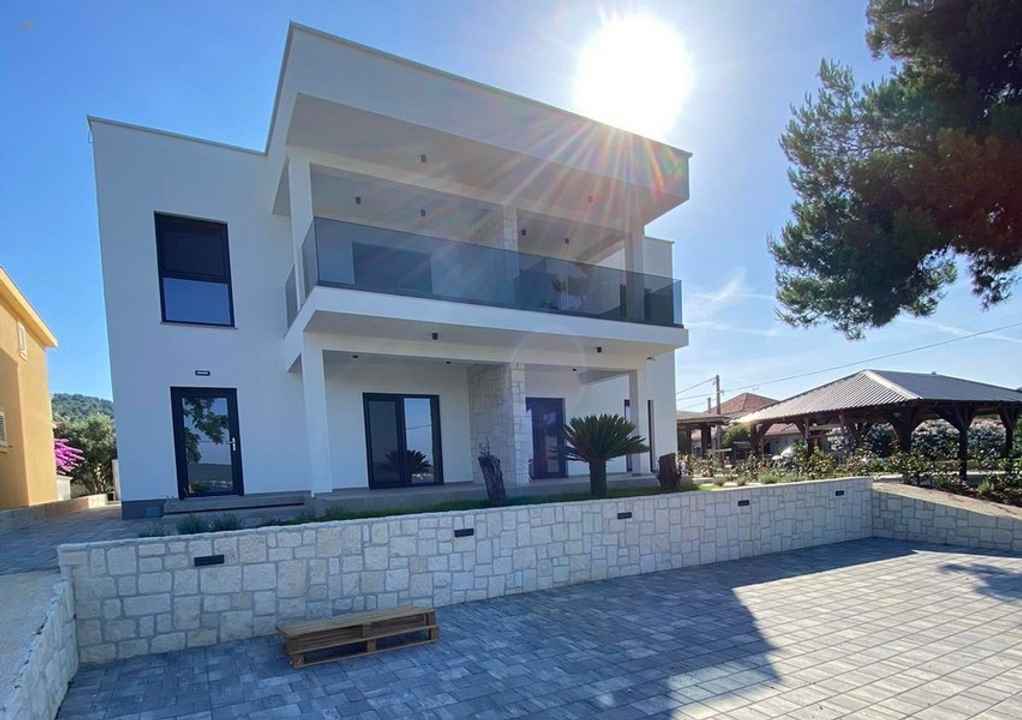Moderne Villa direkt am Meer, Insel Pasman