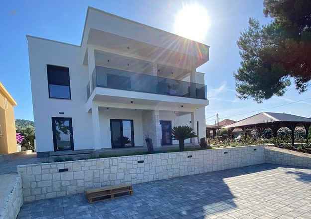 Moderne Villa direkt am Meer, Insel Pasman