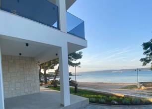 Thumbnail von Moderne Villa direkt am Meer, Insel Pasman