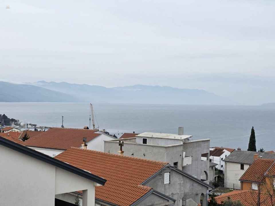 Neue Dachgeschosswohnung mit Meerblick