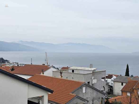 Neue Dachgeschosswohnung mit Meerblick