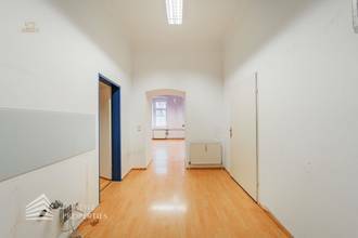 Thumbnail von Prostorná kancelář se 3 místnostmi, velkými skladovacími prostory a vlastním vjezdem, v blízkosti Landstraße