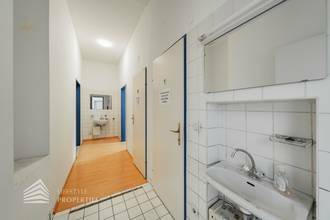 Thumbnail von Prostorná kancelář se 3 místnostmi, velkými skladovacími prostory a vlastním vjezdem, v blízkosti Landstraße